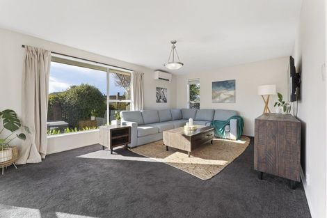 Photo of property in 6 Clivedon Place, Redwood, Christchurch, 8051