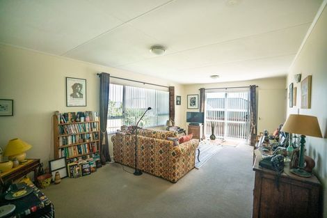 Photo of property in 8 Kauri Drive, Waiuku, 2123