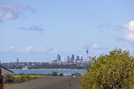 Photo of property in 17 Lyndhurst Road, Te Atatu South, Auckland, 0610