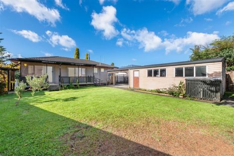 Photo of property in 32 Serwayne Place, Sunnyvale, Auckland, 0612