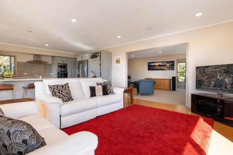 Photo of property in 16r Gunbar Drive, Welcome Bay, Tauranga, 3175