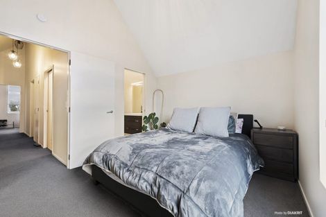Photo of property in Victoria Villas, 42/35u Pirie Street, Mount Victoria, Wellington, 6011
