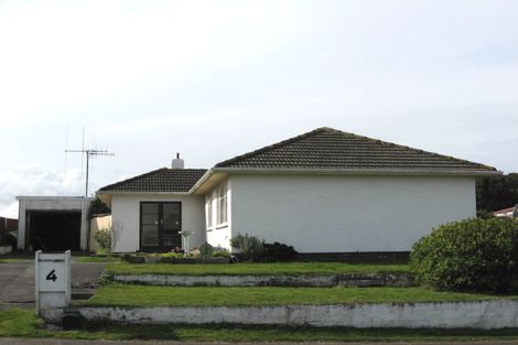 Photo of property in 4 Kuaka Place, Castlecliff, Whanganui, 4501