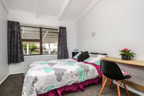 Photo of property in 44 Hartley Terrace, Massey, Auckland, 0614