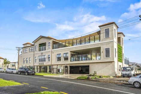 Photo of property in 3145 Great North Road, New Lynn, Auckland, 0600