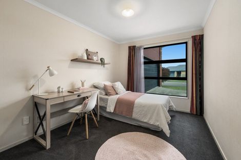 Photo of property in 21 Brooklyn Heights Drive, Kelvin Grove, Palmerston North, 4414