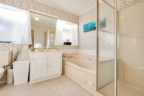 Photo of property in 16a Lowther Place, Taradale, Napier, 4112