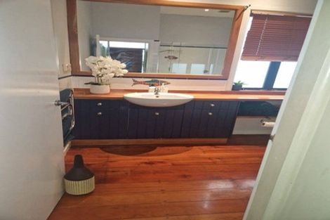 Photo of property in 301 Karaka Bay Road, Karaka Bays, Wellington, 6022