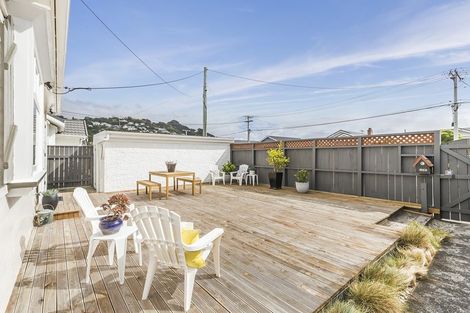 Photo of property in 22 Resolution Street, Lyall Bay, Wellington, 6022