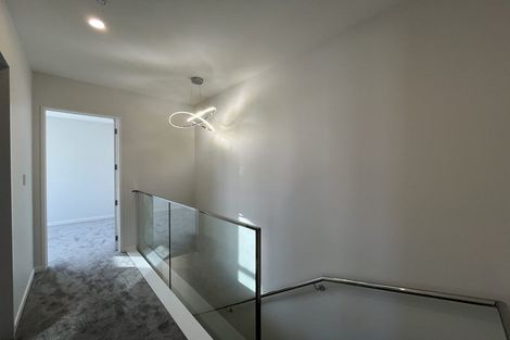 Photo of property in 31 Kuaha Road, Massey, Auckland, 0614