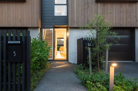 Photo of property in 5 Nga Tutu Place, Belmont, Auckland, 0622