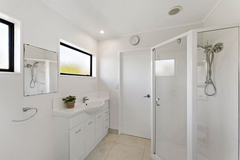 Photo of property in 2/42 Beulah Avenue, Rothesay Bay, Auckland, 0630