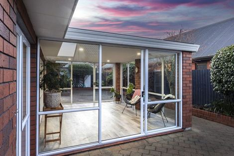 Photo of property in 2/3 Inglewood Place, Avonhead, Christchurch, 8042