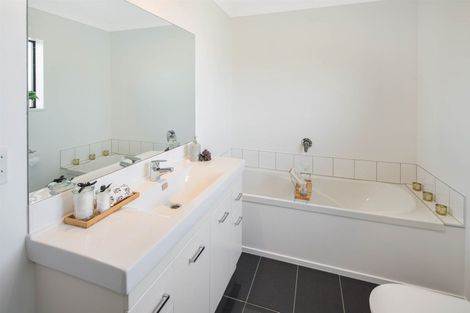 Photo of property in 32 Mauldeth Terrace, Churton Park, Wellington, 6037