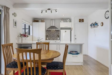 Photo of property in 1/52 Florence Avenue, Orewa, 0931