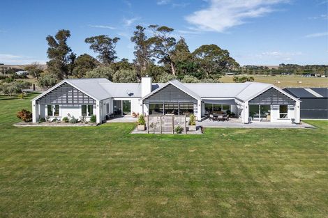 Photo of property in 104 White Rock Road, Martinborough, 5781