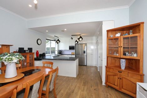 Photo of property in 25 Dahlstrom Grove, Kelvin Grove, Palmerston North, 4414