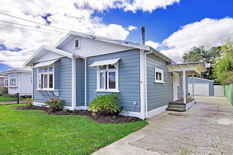 Photo of property in 18 Cambridge Terrace, Masterton, 5810