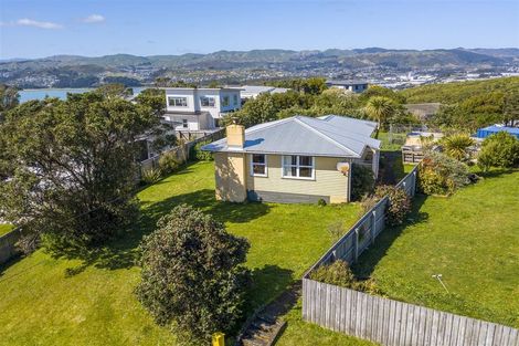 Photo of property in 67 Pikarere Street, Titahi Bay, Porirua, 5022