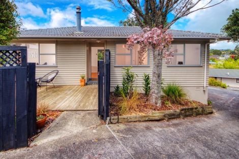 Photo of property in 80 Lantana Road, Green Bay, Auckland, 0604