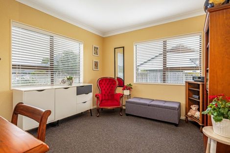 Photo of property in 19 Clearview Drive, Milson, Palmerston North, 4414