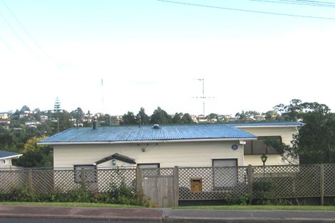 Photo of property in 2/52 Pupuke Road, Hillcrest, Auckland, 0627