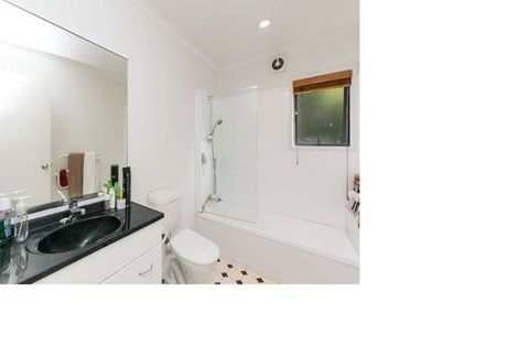 Photo of property in 4 Forbes Lane, Newlands, Wellington, 6037