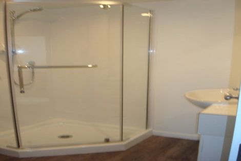 Photo of property in 17 Valron Road, Te Atatu South, Auckland, 0602
