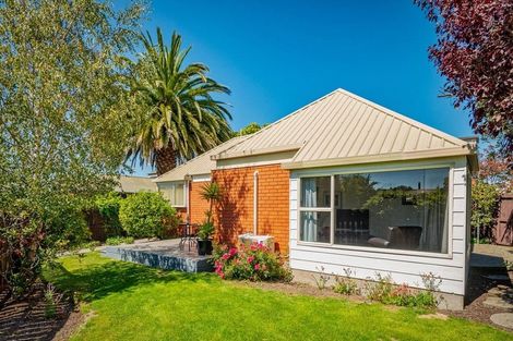 Photo of property in 8 Gatonby Place, Avonhead, Christchurch, 8042