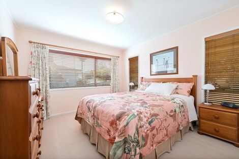 Photo of property in 34 Catalina Crescent, Forrest Hill, Auckland, 0620