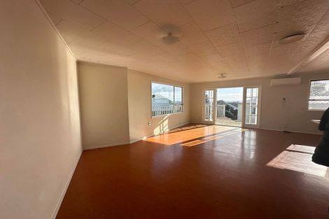 Photo of property in 91 Sunnyside Road, Sunnyvale, Auckland, 0612