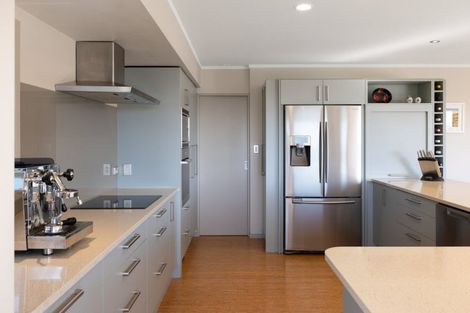 Photo of property in 16r Gunbar Drive, Welcome Bay, Tauranga, 3175
