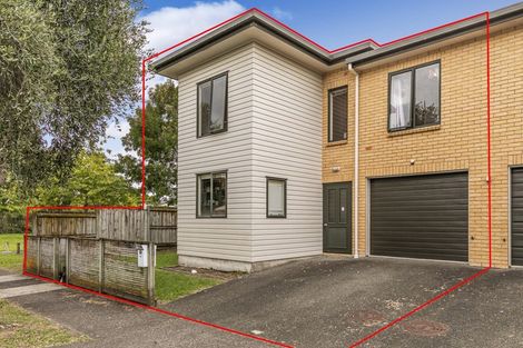 Photo of property in 56 Verdale Circle, Glen Eden, Auckland, 0602