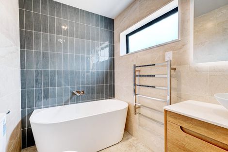 Photo of property in 2 Tiri View Place, Waiake, Auckland, 0630