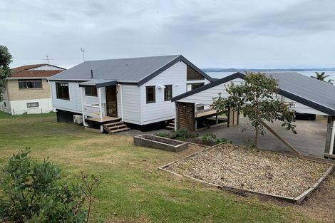 Photo of property in 27 Pacific Parade, Army Bay, Whangaparaoa, 0930
