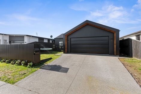 Photo of property in 15 Pimelea Street, Papamoa Beach, Papamoa, 3118