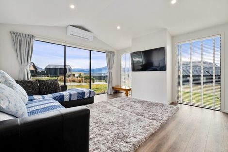 Photo of property in 16 Kinross Lane, Jacks Point, Queenstown, 9371
