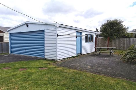 Photo of property in 2 Maybelle Place, Kelston, Auckland, 0602