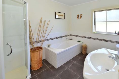 Photo of property in 135c Hutchinson Road, Helensville, 0875