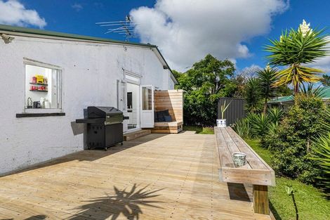 Photo of property in 5 Don Buck Road, Henderson, Auckland, 0614