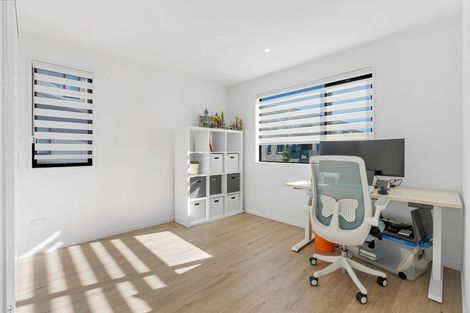 Photo of property in 14 Eileen Newey Place, Henderson, Auckland, 0612