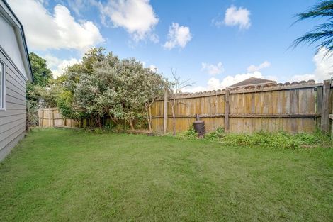 Photo of property in 2 Netherlands Avenue, Kelston, Auckland, 0602