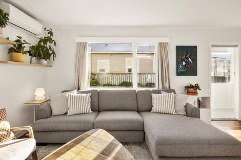 Photo of property in 139u7 Queens Drive, Lyall Bay, Wellington, 6022