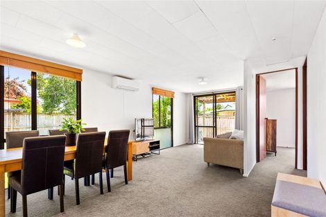Photo of property in 8 Cameron Place, Ranui, Auckland, 0612