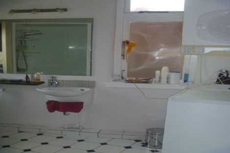 Photo of property in Hobson Flats, 1u2 Hobson Street, Pipitea, Wellington, 6011
