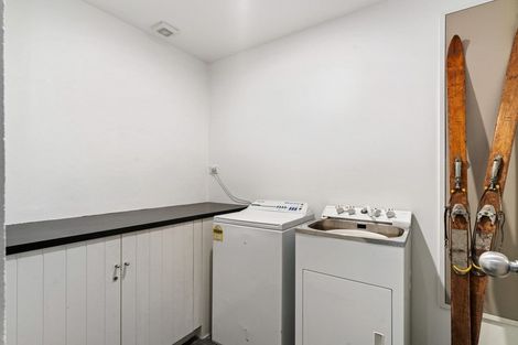 Photo of property in 17 Morrows Mead, Wanaka, 9305