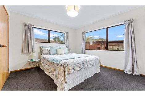 Photo of property in 2/58 Hillcrest Avenue, Hillcrest, Auckland, 0627