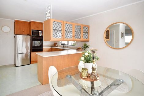 Photo of property in 4a Tower Hill, Stanmore Bay, Whangaparaoa, 0930