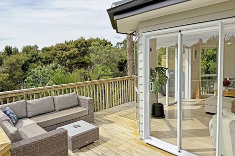Photo of property in 42 Ravenstone Place, Chatswood, Auckland, 0626