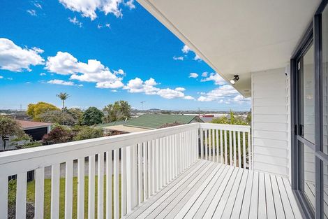 Photo of property in 140d Hepburn Road, Glendene, Auckland, 0602